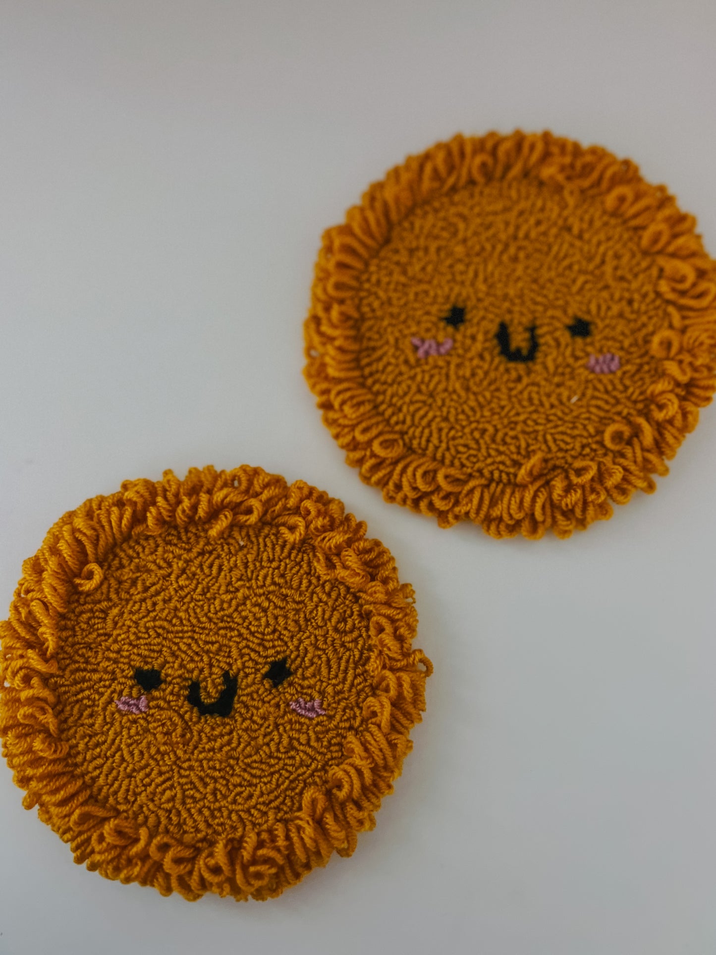 friends with faces mug rugs