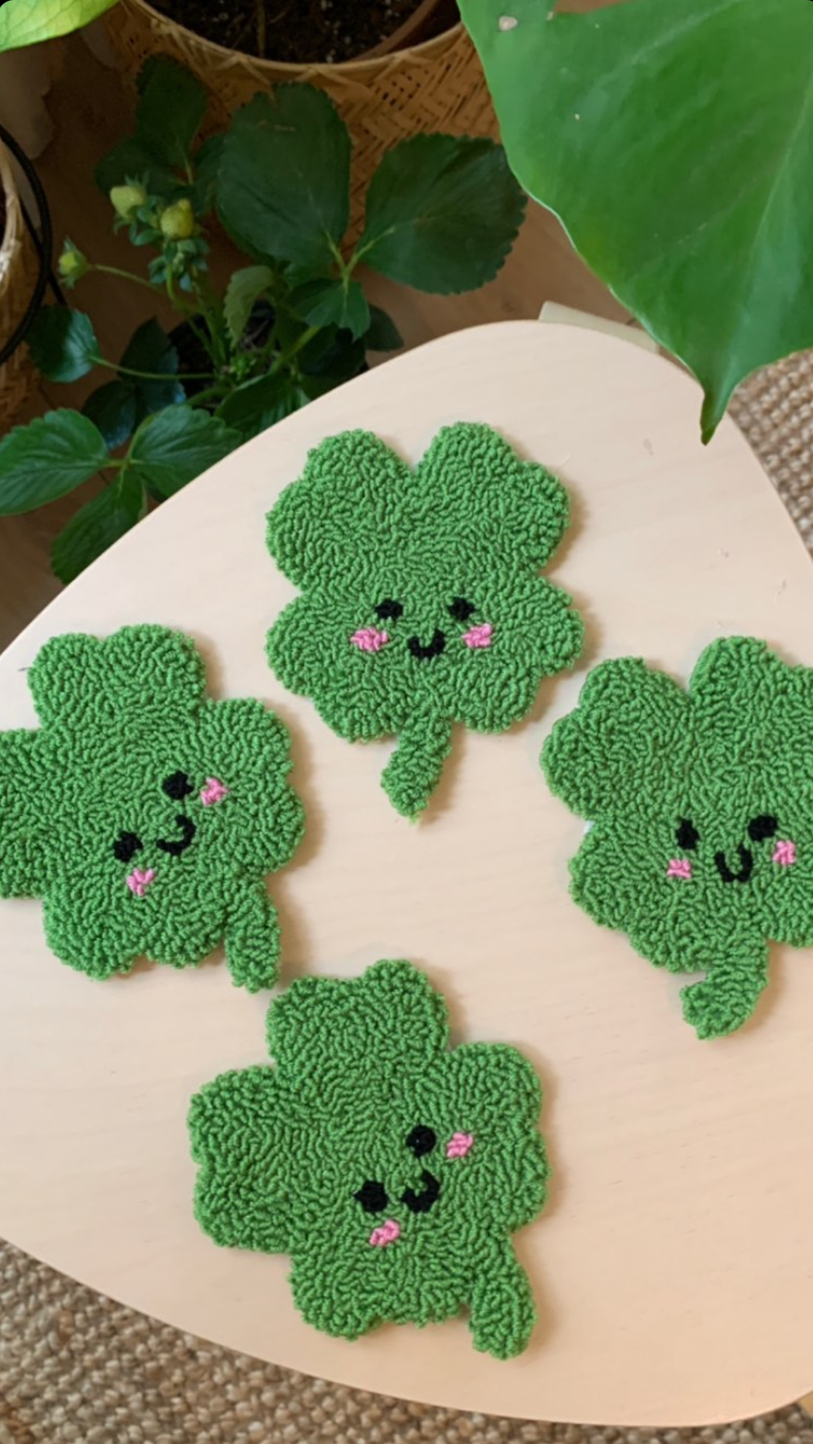 friends with faces mug rugs